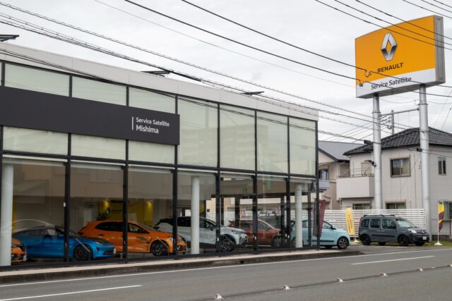 📍Renault 三島店

——————————

《 ROADSTAR 》
ルノー正規販売代理店として、
輸入車・中古車販売から車検・整備・修理までトータルサポート。

静岡・三島・沼津の3店舗で皆さまのカーライフを支えます🚗

#ルノー三島
#Renault
#ルノーディーラー
#輸入車静岡
#中古車静岡