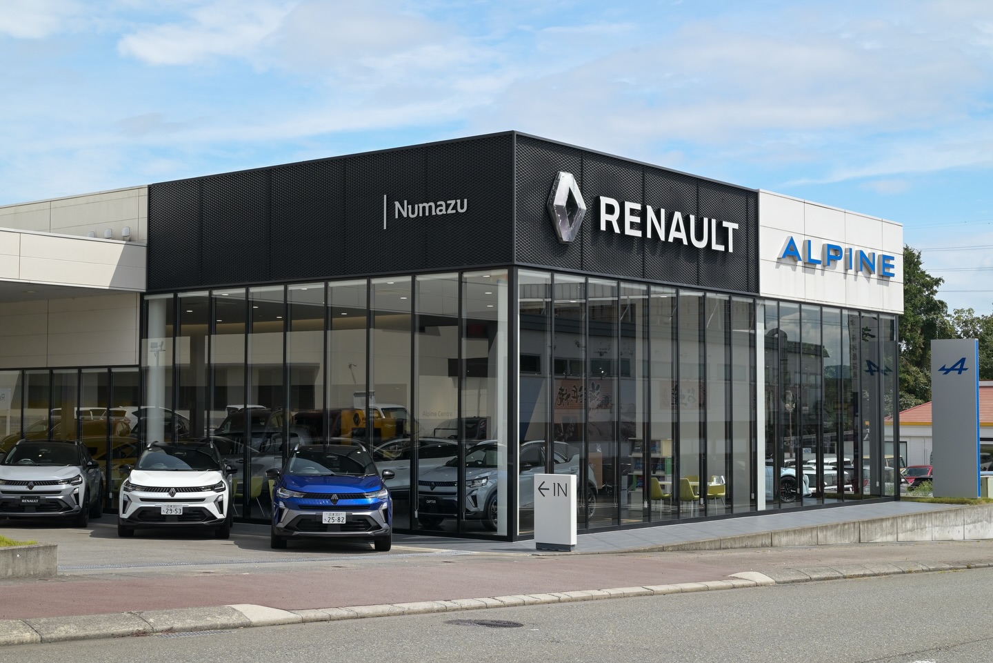📍Renault 沼津店

——————————

《 ROADSTAR 》
ルノー正規販売代理店として、
輸入車・中古車販売から車検・整備・修理までトータルサポート。

静岡・三島・沼津の3店舗で皆さまのカーライフを支えます🚗

#ルノー沼津
#Renault
#ルノーディーラー
#輸入車静岡
#中古車静岡