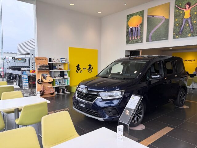📍Renault 静岡店

ショールームの様子をちらっとご紹介📷✨

実際に見て、触れて、ルノーの魅力を感じていただける空間になっています。

ゆったりとお過ごしいただけるショールームに加えて、
キッズスペースもご用意しています😊
お子さま連れの方も、どうぞお気軽にご来店ください🚗☕️

——————————

《 ROADSTAR 》
ルノー正規販売代理店として、
輸入車・中古車販売から車検・整備・修理までトータルサポート。

静岡・三島・沼津の3店舗で皆さまのカーライフを支えます🚗

#ルノー静岡
#Renault
#ルノーディーラー
#輸入車静岡
#中古車静岡