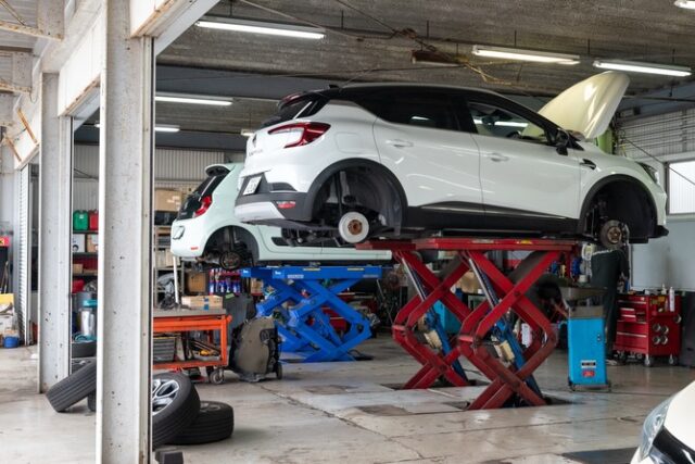 📍Renault 静岡店

ショールームの様子をちらっとご紹介📷✨

実際に見て、触れて、ルノーの魅力を感じていただける空間になっています。

ゆったりとお過ごしいただけるショールームに加えて、
キッズスペースもご用意しています😊
お子さま連れの方も、どうぞお気軽にご来店ください🚗☕️

——————————

《 ROADSTAR 》
ルノー正規販売代理店として、
輸入車・中古車販売から車検・整備・修理までトータルサポート。

静岡・三島・沼津の3店舗で皆さまのカーライフを支えます🚗

#ルノー静岡
#Renault
#ルノーディーラー
#輸入車静岡
#中古車静岡