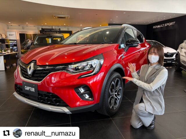 #Repost @renault__numazu with @use.repost
・・・
こんにちは！ルノー沼津です(・ω・)っ🥖
【キャプチャー2 インテンス】入荷いたしました🚘💫
ドアミラーのトリコロールデカールがワンポイントでかわいいです🇫🇷

☑︎ガソリン車
☑︎ドラレコ・ETC付き
☑︎走行距離10000キロの低走行車
☑︎認定中古車保証1年距離無制限付き
📙カーセンサーにて掲載中📙

ショールームにも展示してありますので、皆さまのご来店お待ちしております♪

#ルノー #renault #キャプチャー #車