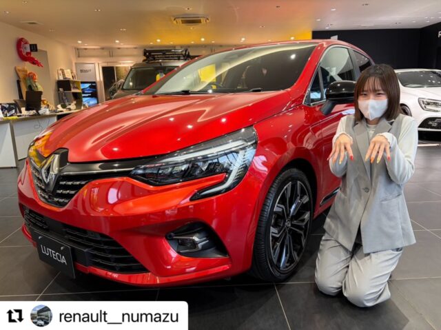 #Repost @renault__numazu with @use.repost
・・・
こんにちは!ルノー沼津です🇫🇷
【ルーテシア E-TECH ハイブリッド】入荷いたしました\(・o・)/✨
赤いので...今回はタコ🐙のポーズ‼️
おすすめポイントは"センターアームレスト"です。
腕の重さを軽減してくれるので、同じ姿勢が続く高速道路や長距離の運転も快適です🚗💨
スタッフTK、今月は美味しそうなオムライスネイル!🥄笑
中に小物を収納することも出来ますよ〜🍬
✅ETC・ドラレコ付き
✅認定中古車保証1年距離無制限付き
その他詳細も含め、今後カーセンサーに掲載予定です🆙♪
ルノー沼津へのお問い合わせもお待ちしております🙌🏻✨
#ルノー #renault #ルーテシア #車 車好き
