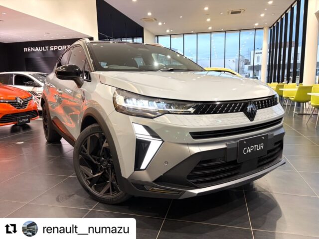 #Repost @renault__numazu with @use.repost
・・・
こんにちは！ルノー沼津です🚙💨
中古車のご案内です₍ᐢ •̀ᴗ•́ᐢ₎b
【キャプチャー エスプリアルピーヌ マイルドハイブリッド】
人気色の🩶グリラファル🩶

☑︎DEMOカーUP　←室内も綺麗です🧹✨
☑︎新車保証継承
☑︎低走行車

広々としたラゲッジルーム(3枚目)は、荷物をたくさん積めるのでお出かけやお買い物にも便利🛍️
エスプリアルピーヌのエンブレム(4枚目)やアンビエントライト(5枚目)のカラーアクセントもおしゃれポイントです☝🏻🪄

その他詳細はカーセンサー掲載中🆙
ご来店、お問い合わせお待ちしております✩˚｡

#ルノー #キャプチャー #沼津 #くるますきなひととつながりたい 夏のおでかけ